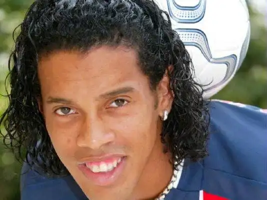 加盟伯恩利 加盟伯恩利