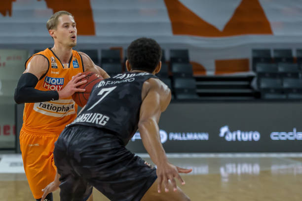 表现吸引了 表现吸引了